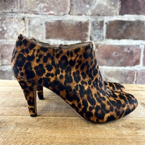 Vince Camuto Vive Calf Hair Heeled Leopard Print Booties Size 6(36) - Picture 2 of 9